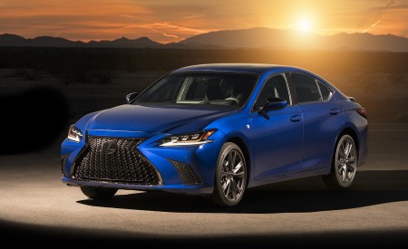 2019 Lexus ES 350 F-Sport Front Three-Quarter Wallpapers 450x275 (11)