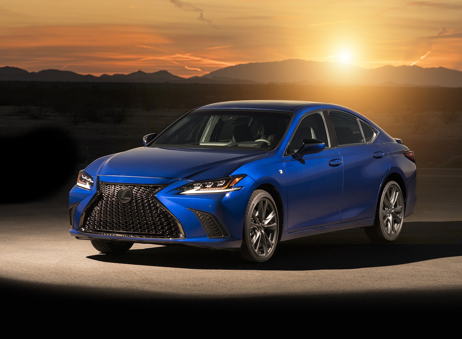 2019 Lexus ES 350 F-Sport Front Three-Quarter Wallpapers (11)
