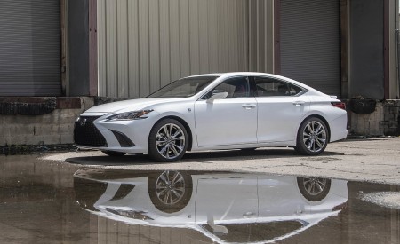 2019 Lexus ES 350 F-Sport Front Three-Quarter Wallpapers 450x275 (24)