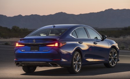 2019 Lexus ES 350 F-Sport Rear Three-Quarter Wallpapers 450x275 (8)