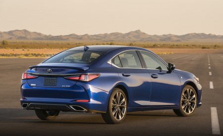 2019 Lexus ES 350 F-Sport Rear Three-Quarter Wallpapers 450x275 (9)