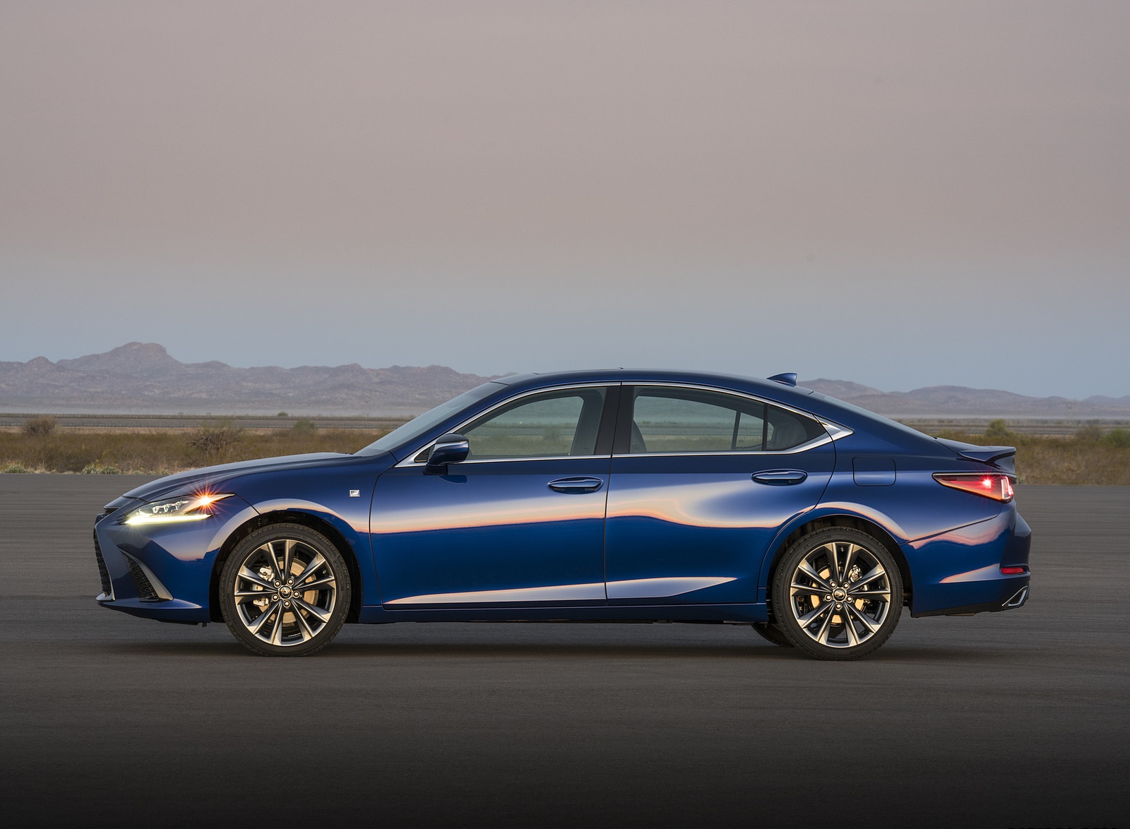 2019 Lexus ES 350 F-Sport Side Wallpapers (14)