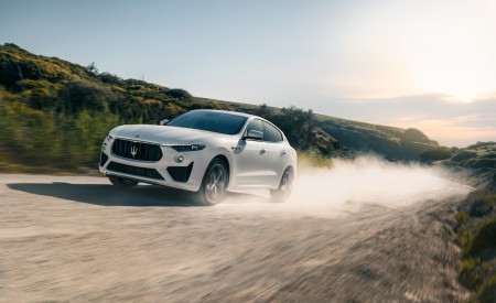 2019 Maserati Levante GTS Front Three-Quarter Wallpapers 450x275 (51)