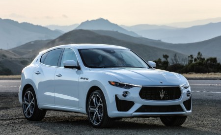 2019 Maserati Levante GTS Front Three-Quarter Wallpapers 450x275 (37)