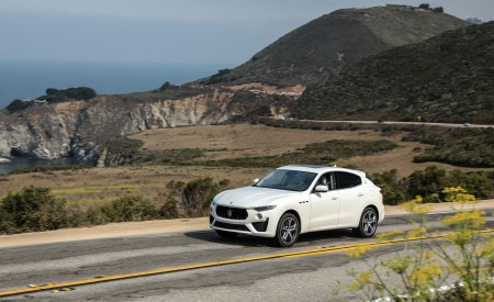 2019 Maserati Levante GTS Front Three-Quarter Wallpapers 450x275 (30)