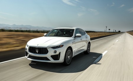 2019 Maserati Levante GTS Front Three-Quarter Wallpapers 450x275 (21)