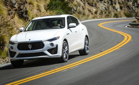 2019 Maserati Levante GTS Front Three-Quarter Wallpapers 450x275 (2)
