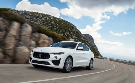2019 Maserati Levante GTS Front Three-Quarter Wallpapers 450x275 (52)