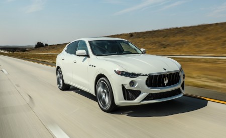 2019 Maserati Levante GTS Front Three-Quarter Wallpapers 450x275 (22)