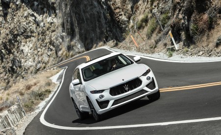 2019 Maserati Levante GTS Front Three-Quarter Wallpapers 450x275 (10)