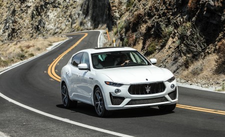 2019 Maserati Levante GTS Front Three-Quarter Wallpapers 450x275 (55)