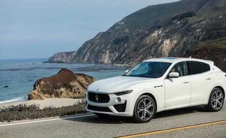 2019 Maserati Levante GTS Front Three-Quarter Wallpapers 450x275 (31)