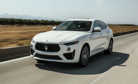 2019 Maserati Levante GTS Front Three-Quarter Wallpapers 450x275 (24)