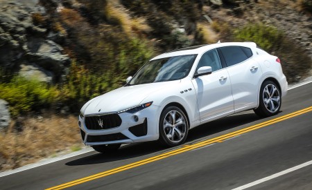 2019 Maserati Levante GTS Front Three-Quarter Wallpapers 450x275 (4)