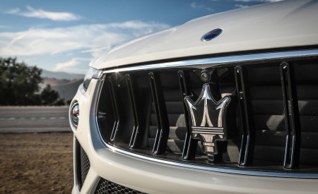 2019 Maserati Levante GTS Grill Wallpapers 450x275 (33)
