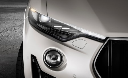 2019 Maserati Levante GTS Headlight Wallpapers 450x275 (78)