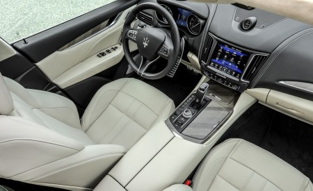 2019 Maserati Levante GTS Interior Wallpapers 450x275 (47)