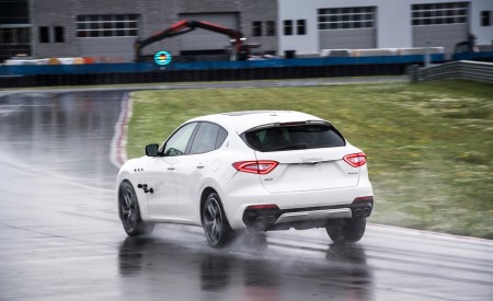 2019 Maserati Levante GTS Rear Three-Quarter Wallpapers 450x275 (57)