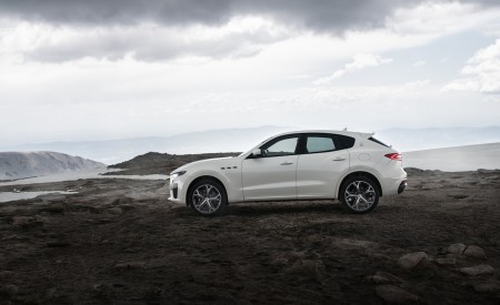 2019 Maserati Levante GTS Side Wallpapers 450x275 (70)