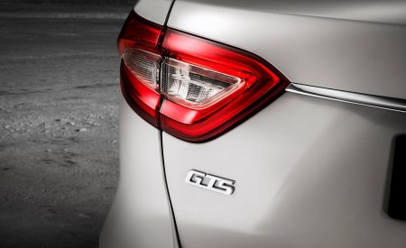 2019 Maserati Levante GTS Tail Light Wallpapers 450x275 (82)