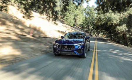 2019 Maserati Levante Trofeo Front Three-Quarter Wallpapers 450x275 (2)