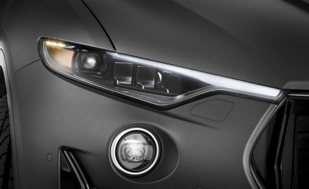 2019 Maserati Levante Trofeo Headlight Wallpapers 450x275 (85)