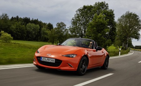 2019 Mazda MX-5 Miata 30th Anniversary Edition Front Three-Quarter Wallpapers 450x275 (9)