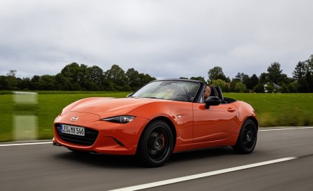 2019 Mazda MX-5 Miata 30th Anniversary Edition Front Three-Quarter Wallpapers 450x275 (13)