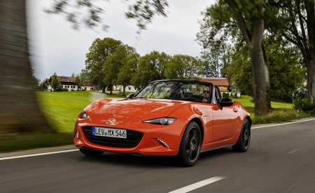 2019 Mazda MX-5 Miata 30th Anniversary Edition Front Three-Quarter Wallpapers 450x275 (2)