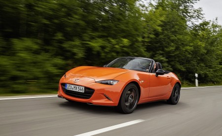 2019 Mazda MX-5 Miata 30th Anniversary Edition Front Three-Quarter Wallpapers 450x275 (14)