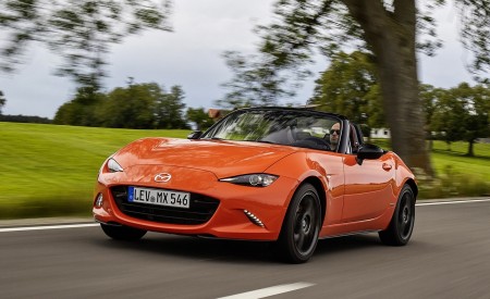 2019 Mazda MX-5 Miata 30th Anniversary Edition Front Three-Quarter Wallpapers 450x275 (3)
