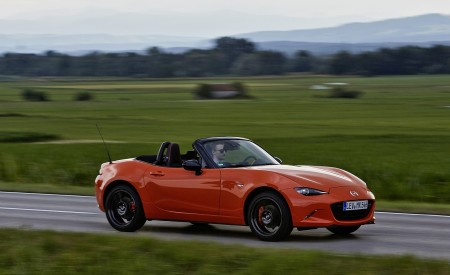 2019 Mazda MX-5 Miata 30th Anniversary Edition Front Three-Quarter Wallpapers 450x275 (51)