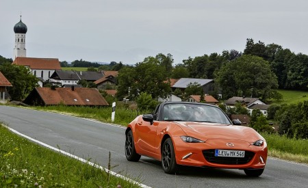2019 Mazda MX-5 Miata 30th Anniversary Edition Front Three-Quarter Wallpapers 450x275 (52)