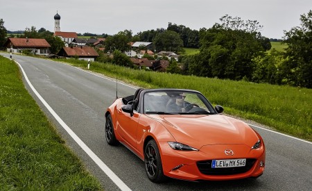 2019 Mazda MX-5 Miata 30th Anniversary Edition Front Three-Quarter Wallpapers 450x275 (53)