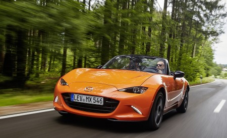 2019 Mazda MX-5 Miata 30th Anniversary Edition Front Three-Quarter Wallpapers 450x275 (6)
