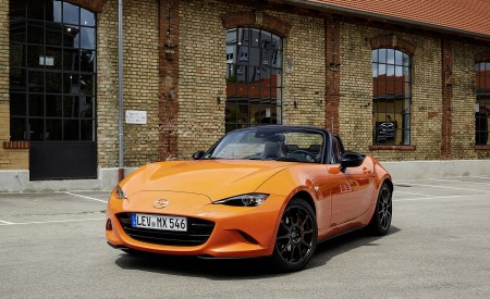 2019 Mazda MX-5 Miata 30th Anniversary Edition Front Three-Quarter Wallpapers 450x275 (54)