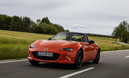 2019 Mazda MX-5 Miata 30th Anniversary Edition Front Three-Quarter Wallpapers 450x275 (7)