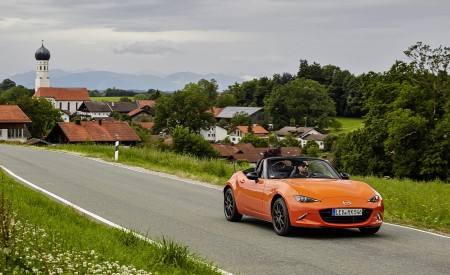 2019 Mazda MX-5 Miata 30th Anniversary Edition Front Three-Quarter Wallpapers 450x275 (37)