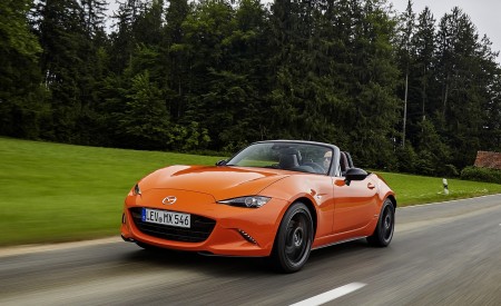 2019 Mazda MX-5 Miata 30th Anniversary Edition Front Three-Quarter Wallpapers 450x275 (16)