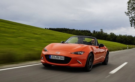 2019 Mazda MX-5 Miata 30th Anniversary Edition Front Three-Quarter Wallpapers 450x275 (10)
