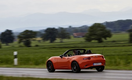 2019 Mazda MX-5 Miata 30th Anniversary Edition Rear Three-Quarter Wallpapers 450x275 (60)