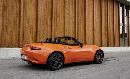 2019 Mazda MX-5 Miata 30th Anniversary Edition Rear Three-Quarter Wallpapers 450x275 (61)