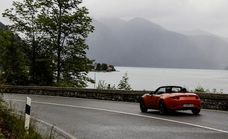 2019 Mazda MX-5 Miata 30th Anniversary Edition Rear Three-Quarter Wallpapers 450x275 (64)