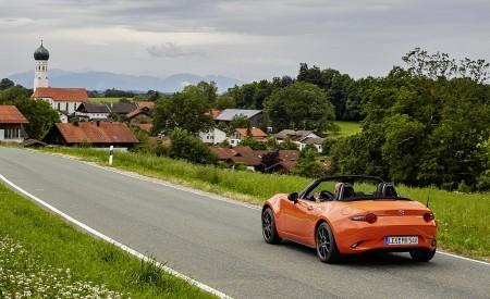 2019 Mazda MX-5 Miata 30th Anniversary Edition Rear Three-Quarter Wallpapers 450x275 (43)
