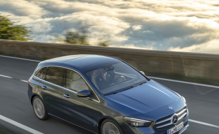 2019 Mercedes-Benz B-Class Front Three-Quarter Wallpapers 450x275 (8)