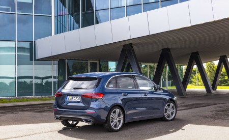 2019 Mercedes-Benz B-Class Rear Three-Quarter Wallpapers 450x275 (17)