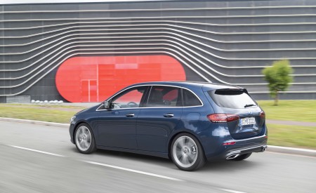 2019 Mercedes-Benz B-Class Rear Three-Quarter Wallpapers 450x275 (11)