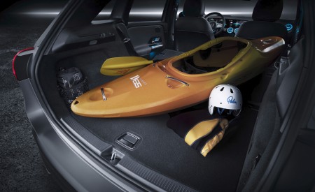 2019 Mercedes-Benz B-Class Trunk Wallpapers 450x275 (52)