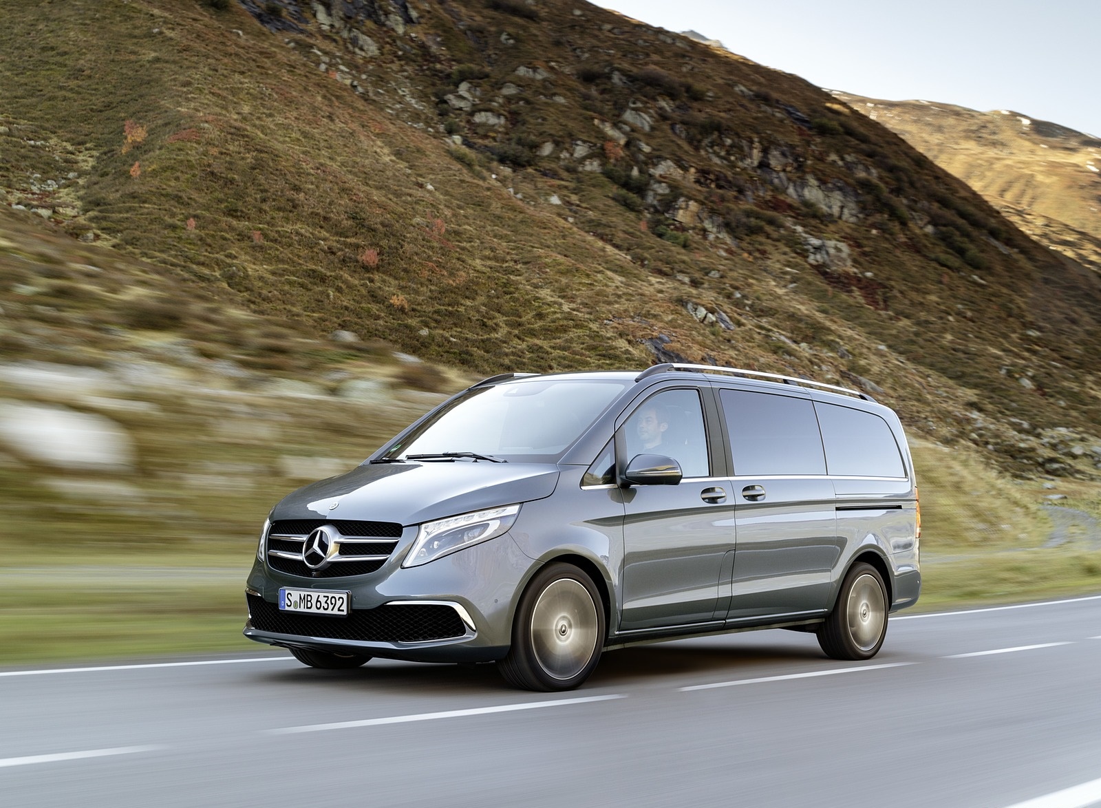2019 Mercedes-Benz V-Class EXCLUSIVE Line (Color: Selenit Grey Metallic) Front Three-Quarter Wallpapers (7)