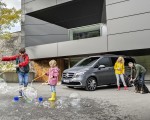 2019 Mercedes-Benz V-Class EXCLUSIVE Line (Color: Selenit Grey Metallic) Front Three-Quarter Wallpapers 150x120 (22)